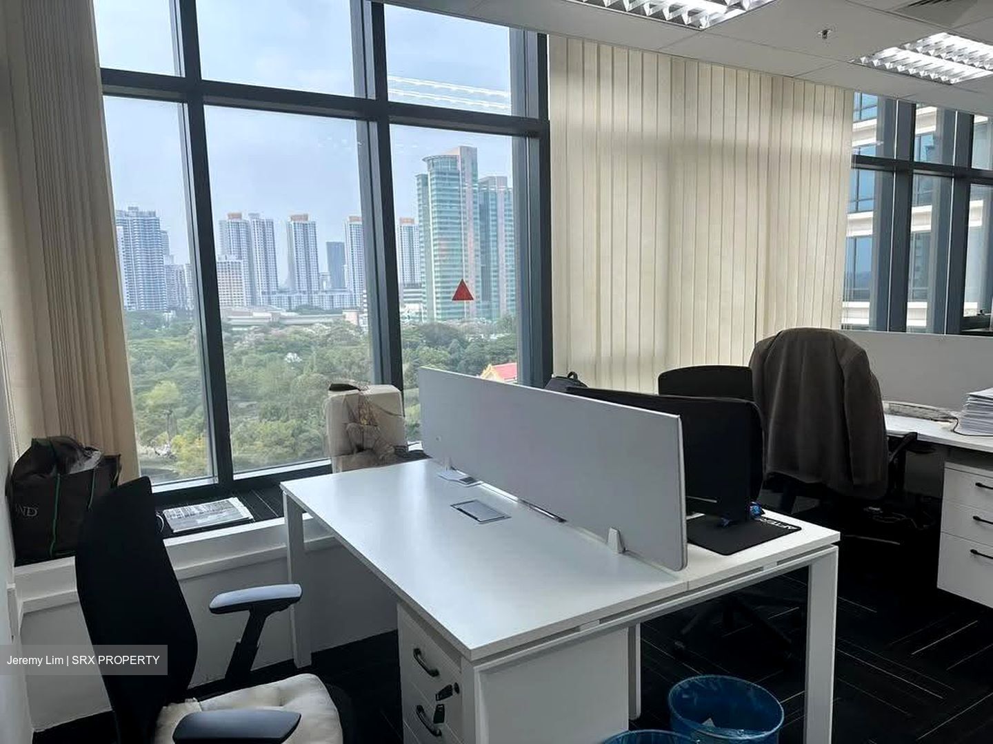 Zhongshan Mall (D12), Office #633718141